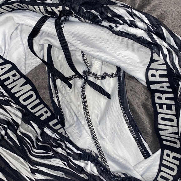 🪿Adorable Zebra Print Under Armour shorts! - Picture 6 of 7